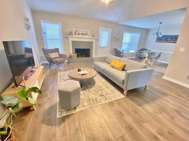 Building Photo - 2495 Danver Ln