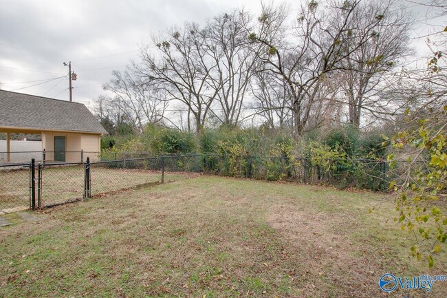 Building Photo - 814 Cleermont Dr SE