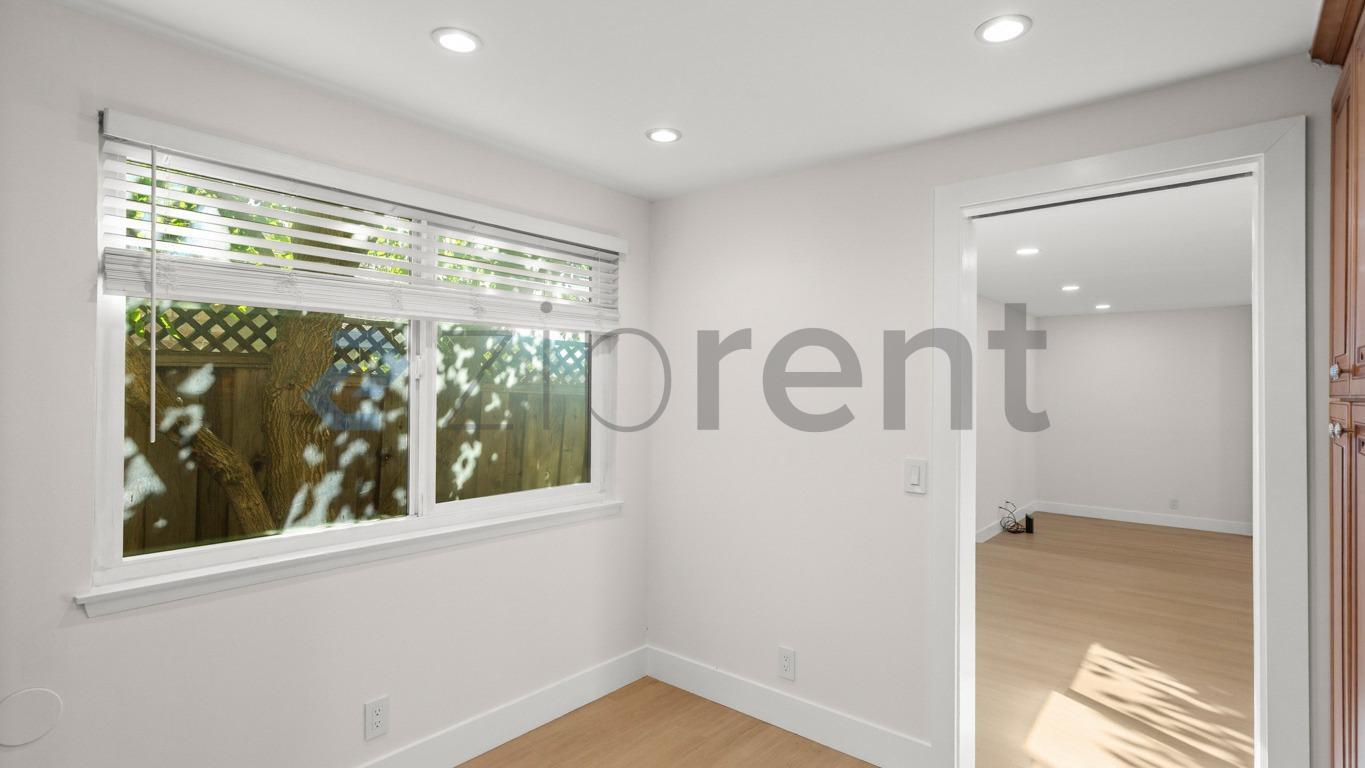 Building Photo - Unit