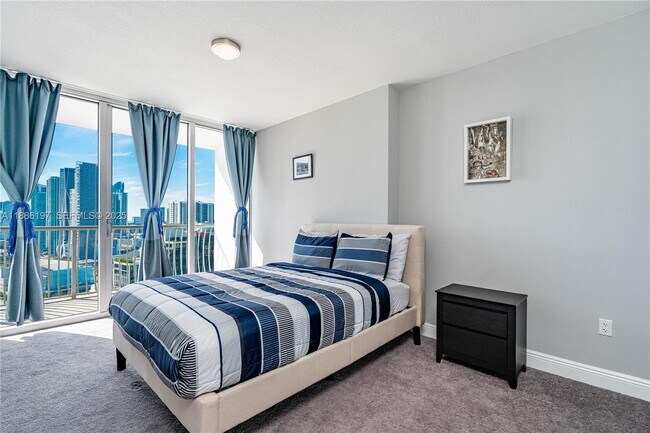 Building Photo - 1750 N Bayshore Dr