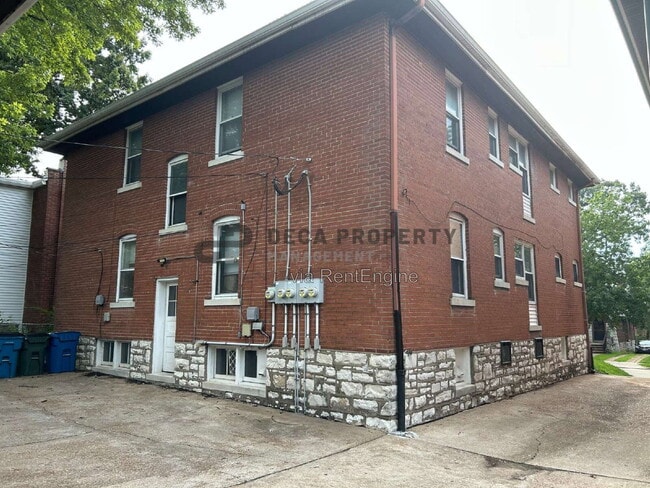 Building Photo - 1177 Moorlands Dr