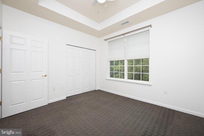 Building Photo - 244 Park Pl Dr
