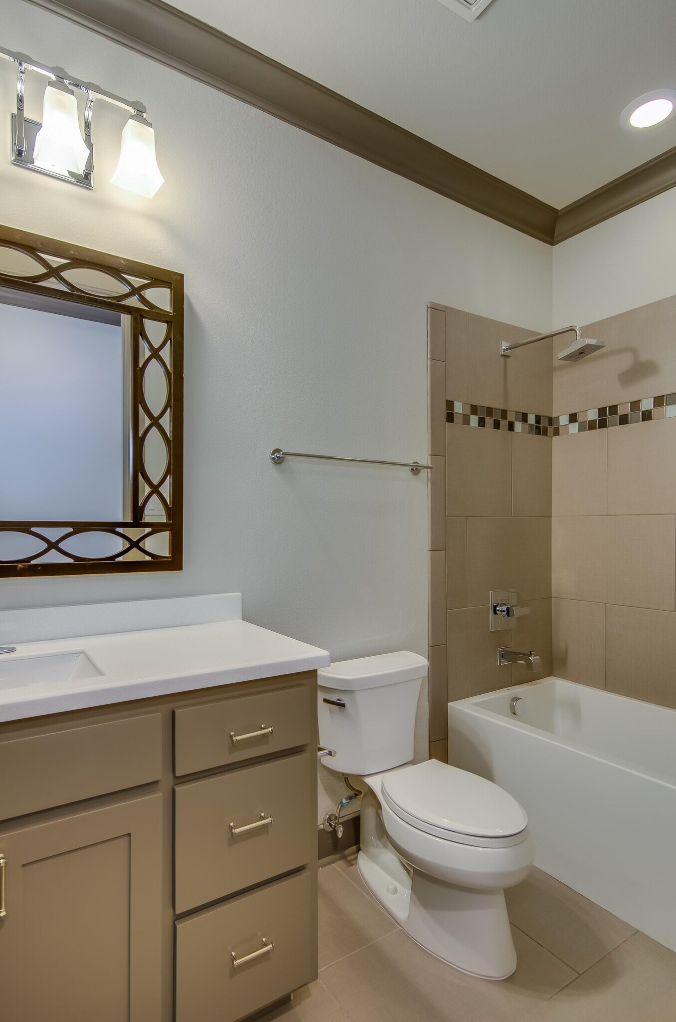 Bathroom - 516 E Ashby Pl