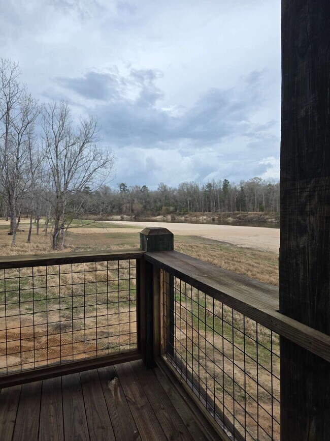 Building Photo - Beautiful peaceful 2/1 for rent! Fully furnished