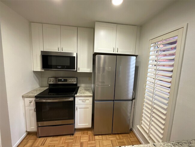 Building Photo - 2100 Commonwealth St