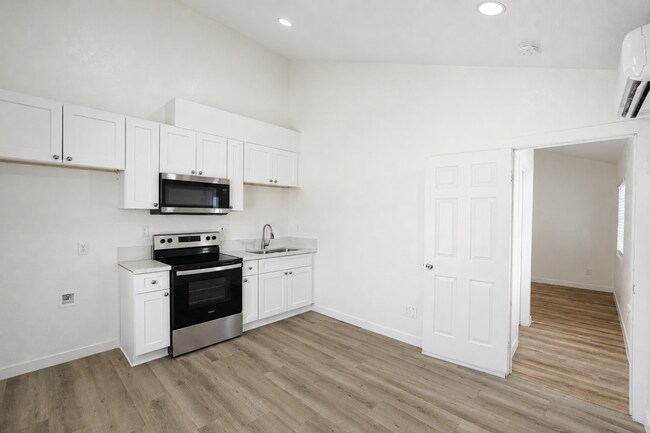 Building Photo - 12549 Lasselle St