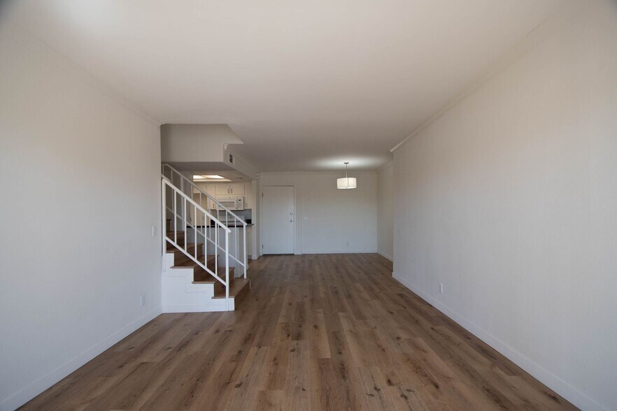 Building Photo - 6041 Fulton Ave