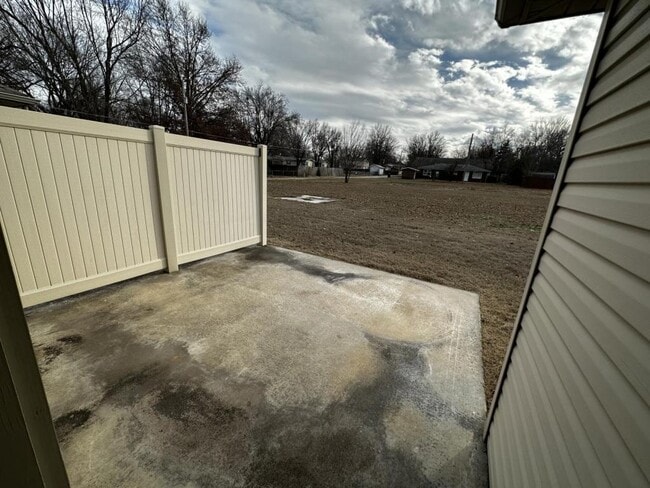 Building Photo - 822 15th St