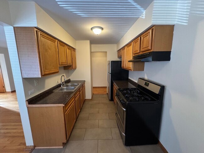 Building Photo - 3057 N Narragansett Ave