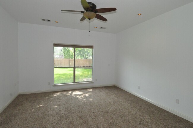 Building Photo - Beautiful Spacious Home FOR LEASE!