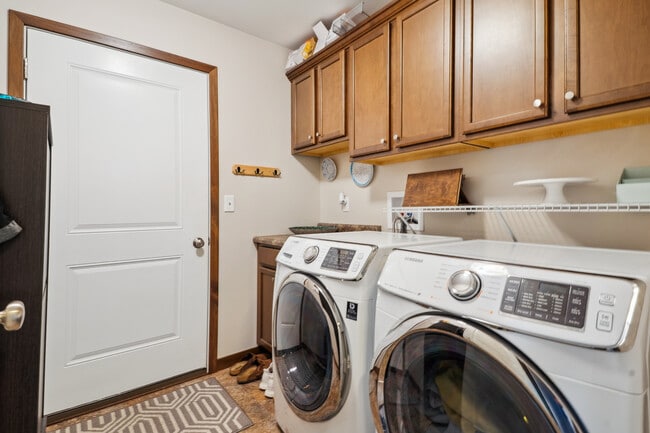 Building Photo - 868 McCollister Ct