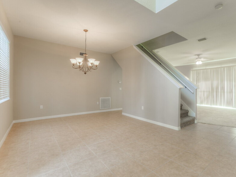Building Photo - 9026 Beacon Manor Terrace