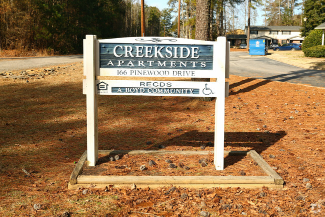 Building Photo - Creekside Apartments