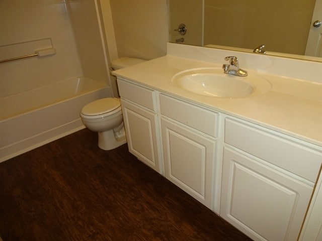 Building Photo - 208 Cole Ct