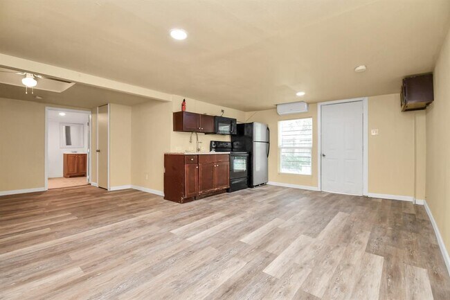 Building Photo - 5714 Doulton Dr