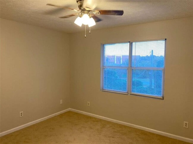 Building Photo - 379 Mimosa Dr