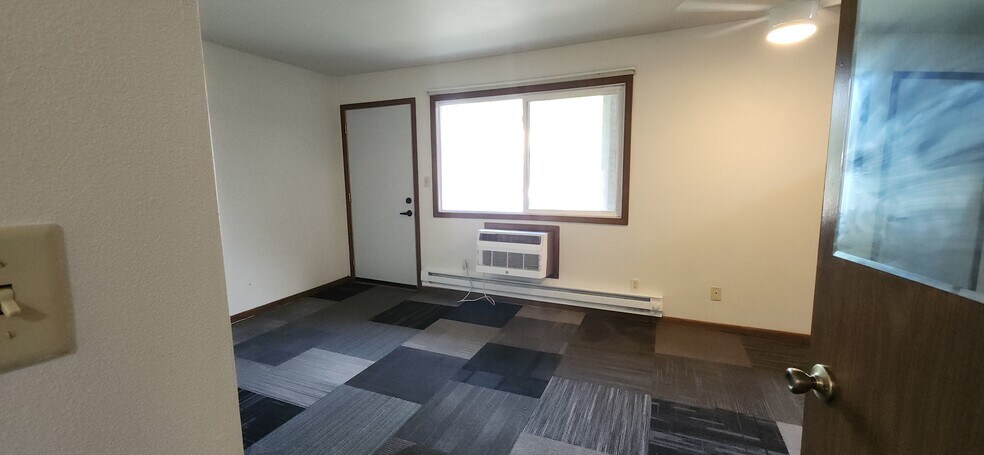 Building Photo - 926 17th St S