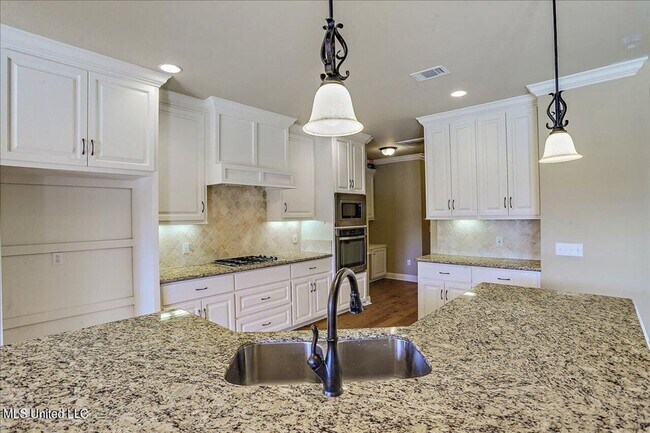 Building Photo - 3 Bed/2 Bath Home in North Place Reserves in Madison