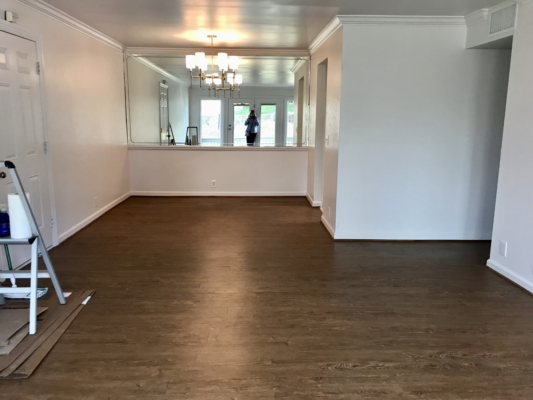 Mirrored dining area - 21 Vaughns Gap Rd
