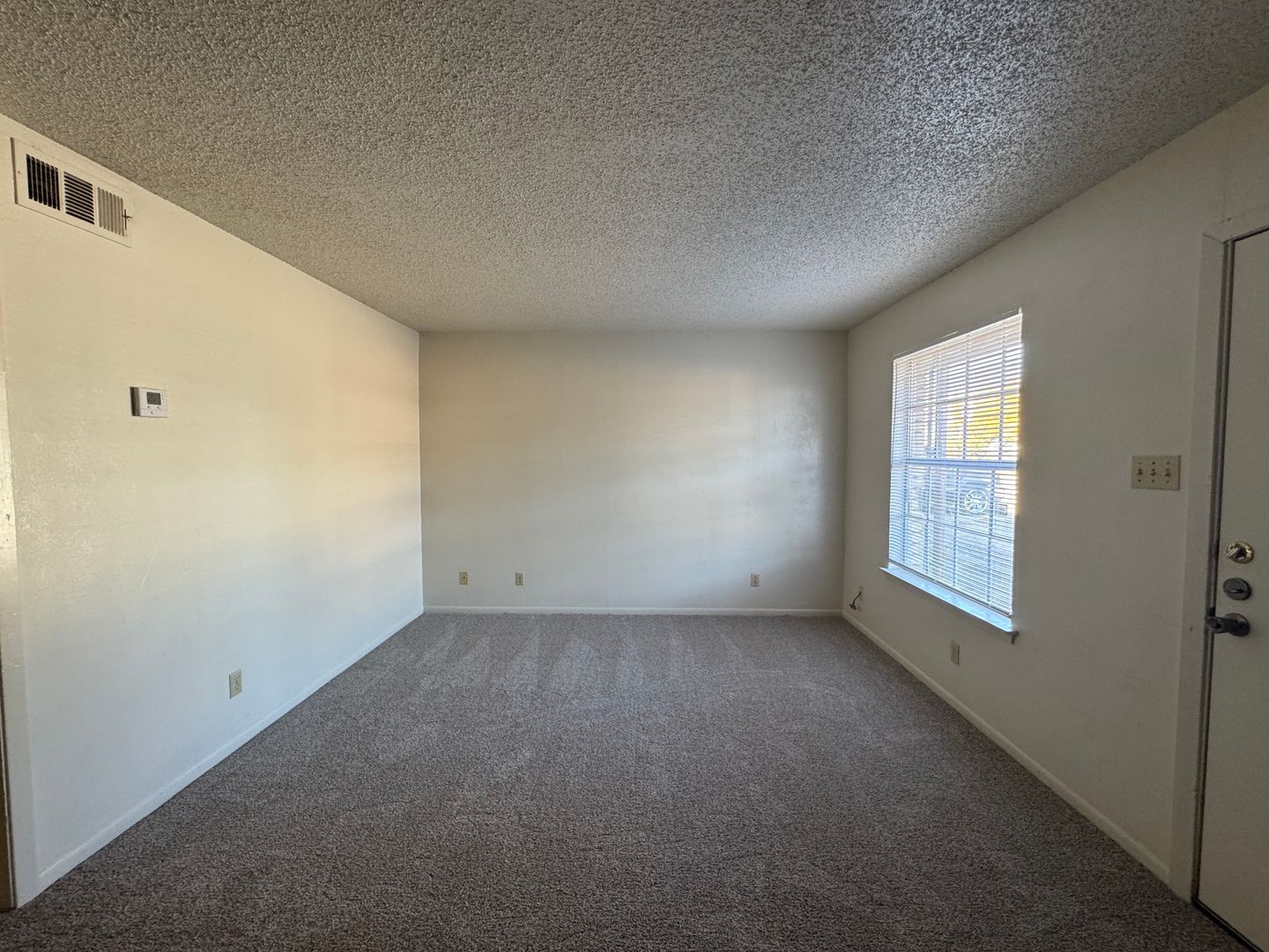 Building Photo - 228 Hold St