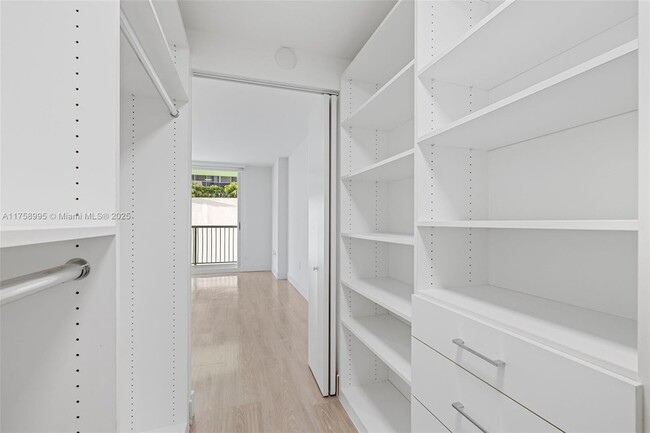 Building Photo - 1756 N Bayshore Dr