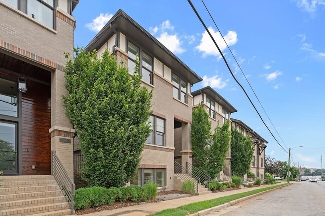 Building Photo - 206 S 10th St