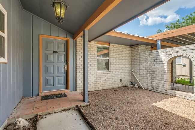 Building Photo - 9515 Reece Dr