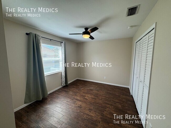 Building Photo - 2601 Bridle Dr