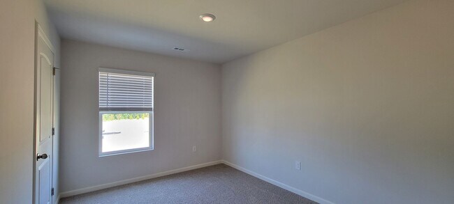 Building Photo - 23 Berryville Dr