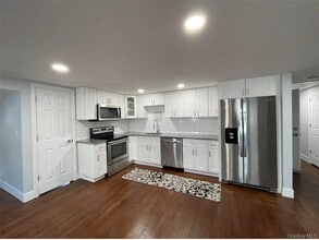 Building Photo - 254 S Ridge St