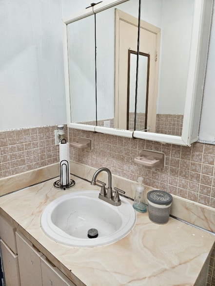 Building Photo - 5881 NW 16th Pl