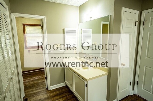 Building Photo - 300 Truelove Ln