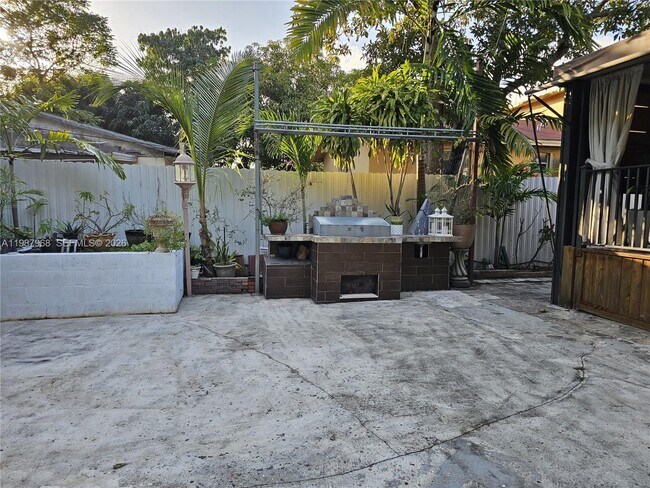 Building Photo - 70 NW 31st St