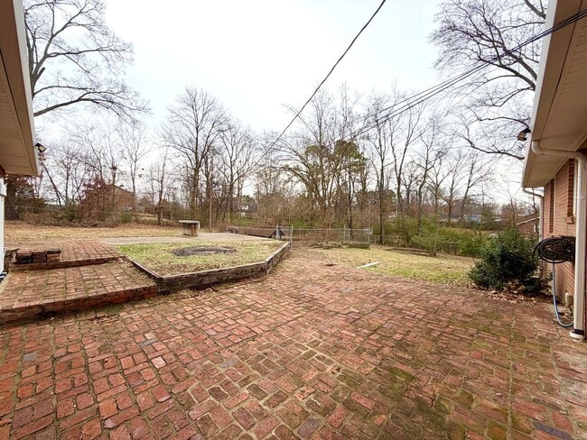 Building Photo - 2811 Thrush Dr