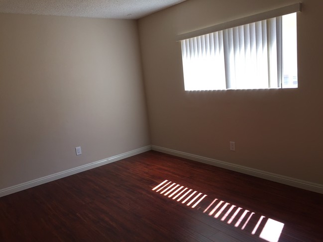 Bedroom - 2607 Voorhees Ave