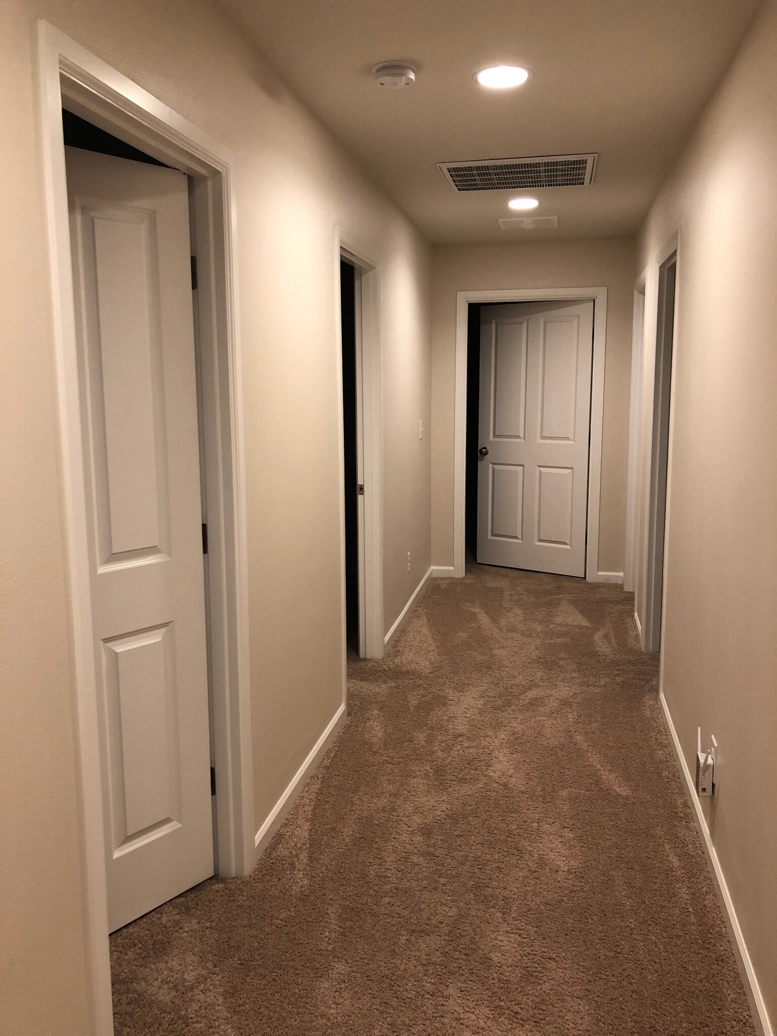 Upstairs Hallway - two bedrooms (13.5' x 9.5'), one guest bedroom (9.5' x 9.5'), game room (18.5' x 13'), full bathroom. - 7919 165th St Ct E