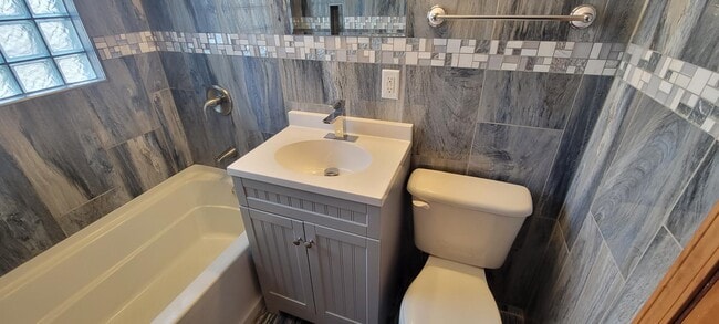 Building Photo - 24 S Pine St