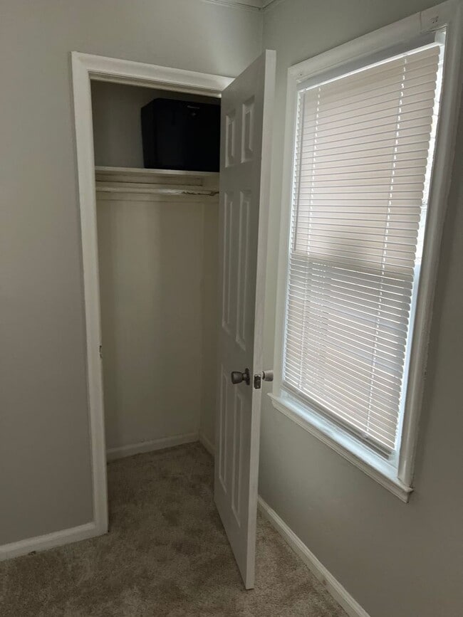 Building Photo - 3 bed/ 1 Bath