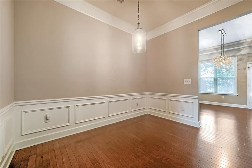 Building Photo - 2464 Norwood Dr SE