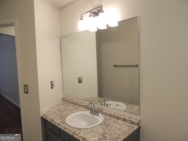 Building Photo - 260 Mountainview Dr