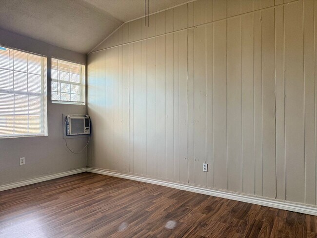 Building Photo - For Rent