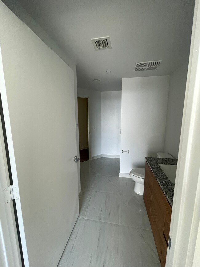 Building Photo - 155 S Miami Ave
