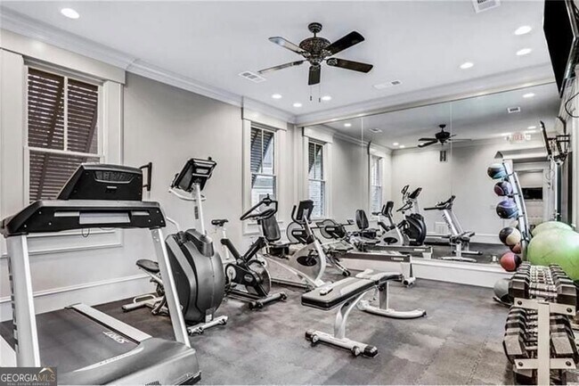 Building Photo - 123 Village Green Ave