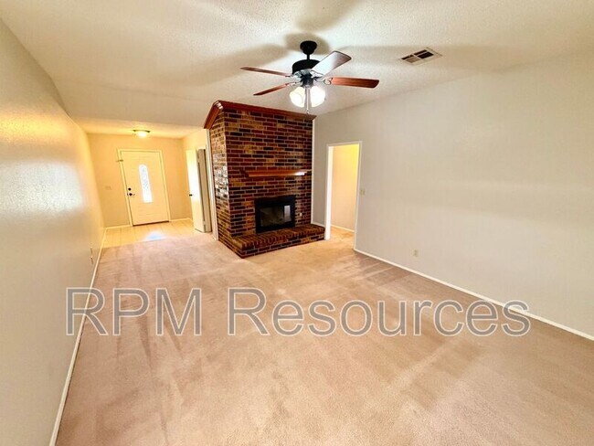 Building Photo - 105 N Eastgate Dr
