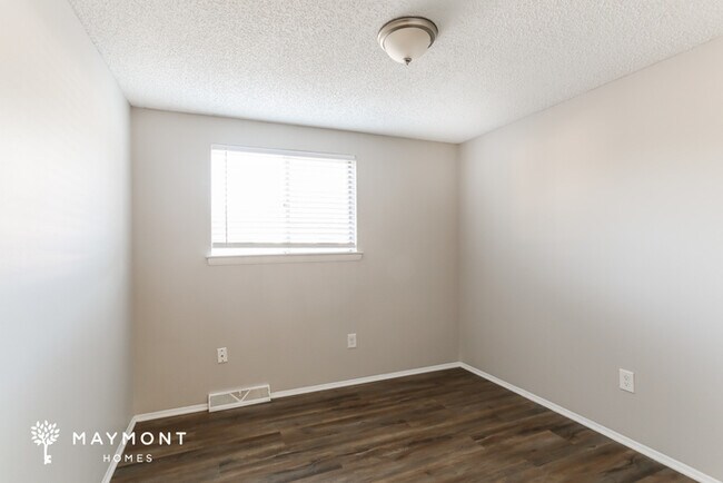 Building Photo - 2897 Falcon Bridge Dr