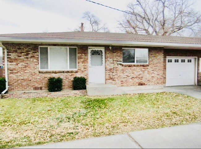 Primary Photo - 1124 G St