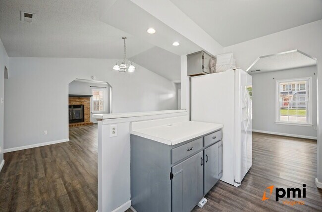 Building Photo - 3 BEDROOM 2 BATH W/GARAGE IN VIRGINIA BEACH PETS ALLOWED