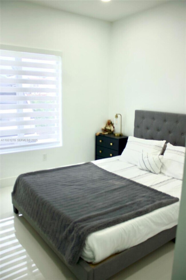 Building Photo - 16056 SW 66th Terrace