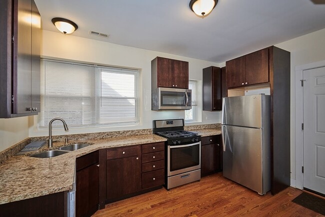 Building Photo - 6241 N Claremont Ave