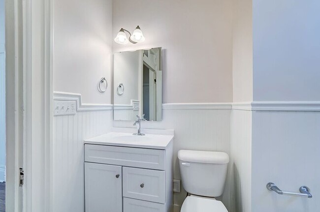 Building Photo - 2701 Cleinview Ave